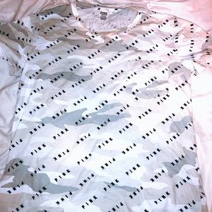 vs pink tee shirt